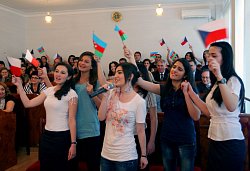 Píseň Michala Davida v podání Ázerbájdžánských studentek bohemistiky