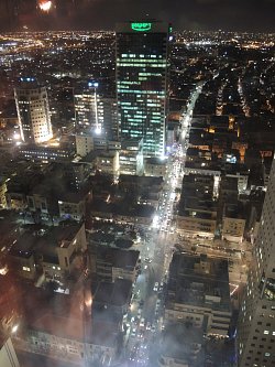 Večerní Tel Aviv z nejvyšší budovy města