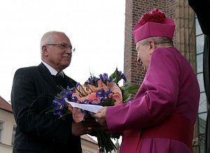 Prezident gratuluje otci arcibiskupovi Otčenáškovi k 90. narozeninám